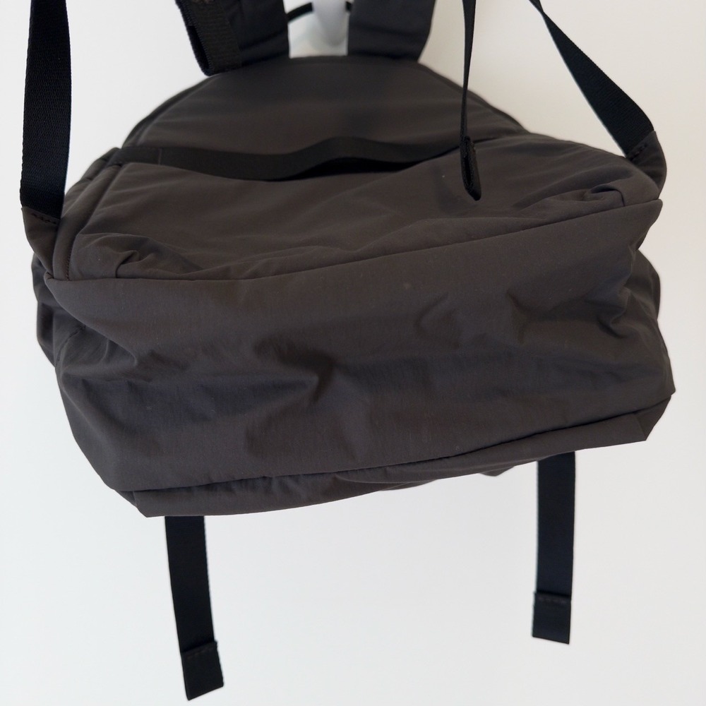 Bellroy Cinch 20L Lightweight Backpack in Charcoal Grey, EUC - Picture 7 of 11